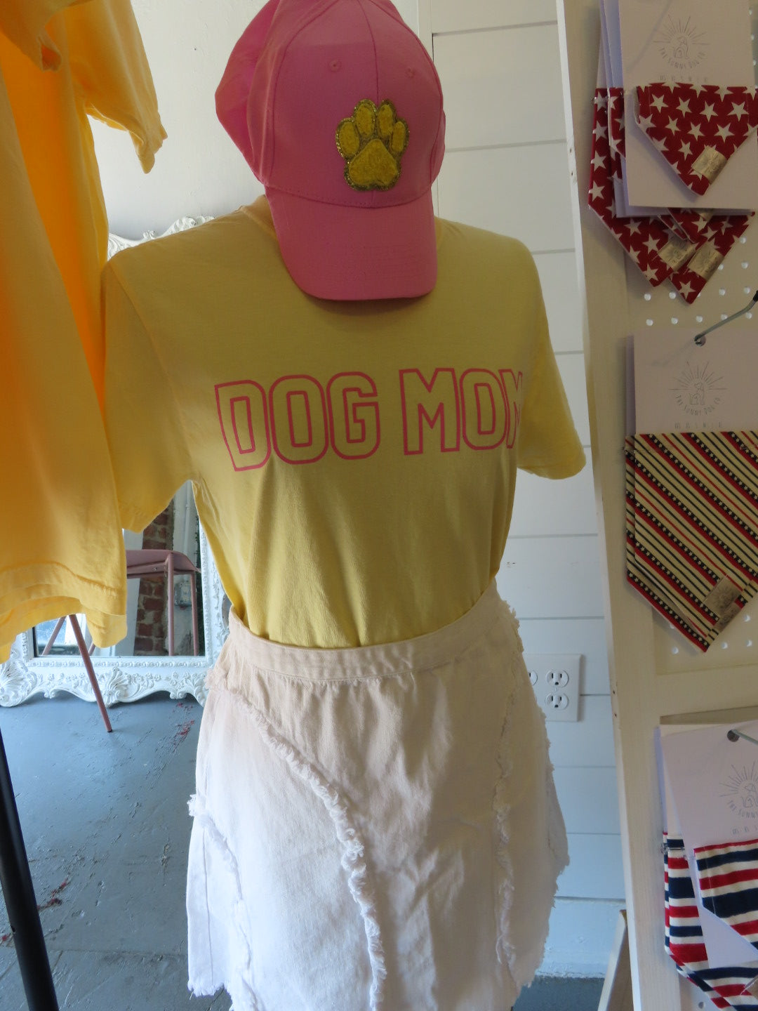 Dog Mom T-Shirt Yellow